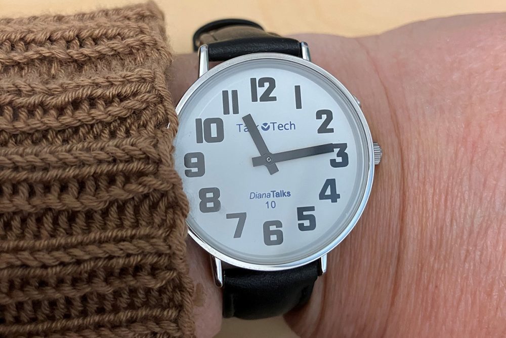 Kello Puhuvat päivittäisapuvälineet